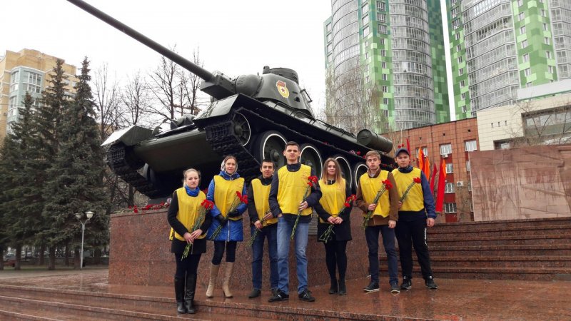 возложение цветов к памятнику героям воинам добровольческого танкового корпуса (г. пермь) 